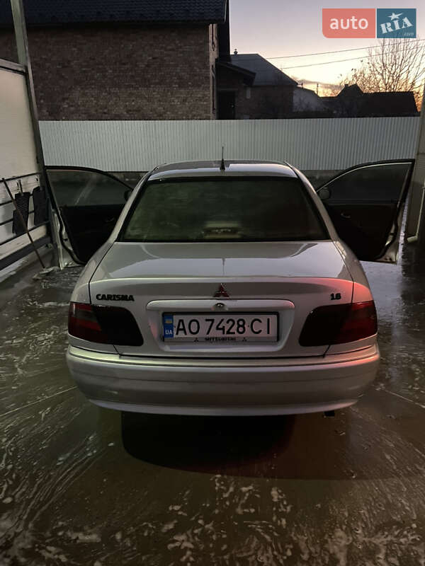 Седан Mitsubishi Carisma 2003 в Коломые