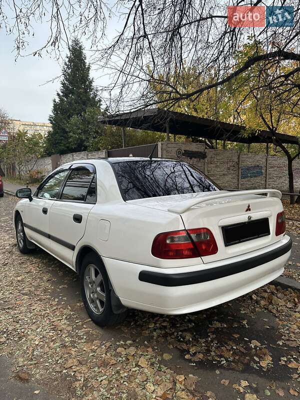 Седан Mitsubishi Carisma 2000 в Киеве