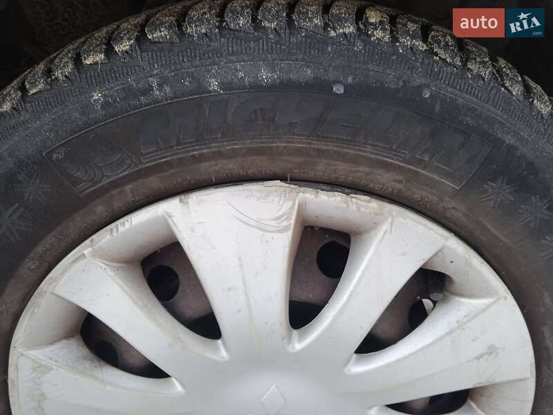 Лифтбек Mitsubishi Carisma 1999 в Львове