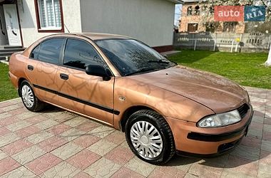 Лифтбек Mitsubishi Carisma 2000 в Черновцах