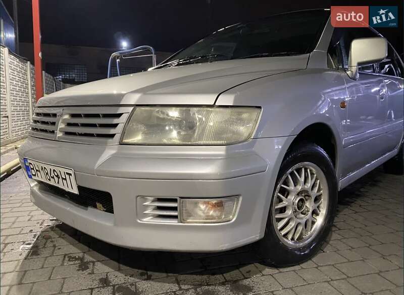 Минивэн Mitsubishi Chariot 1999 в 