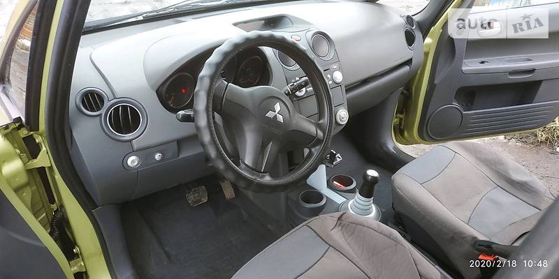 Хэтчбек Mitsubishi Colt 2005 в Мирнограде