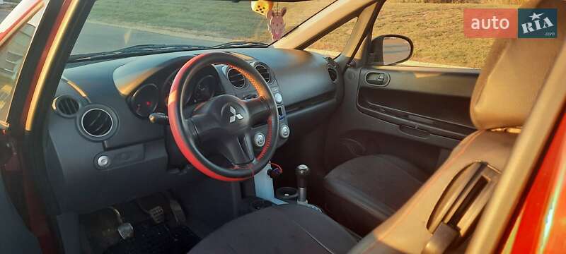Хэтчбек Mitsubishi Colt 2005 в 