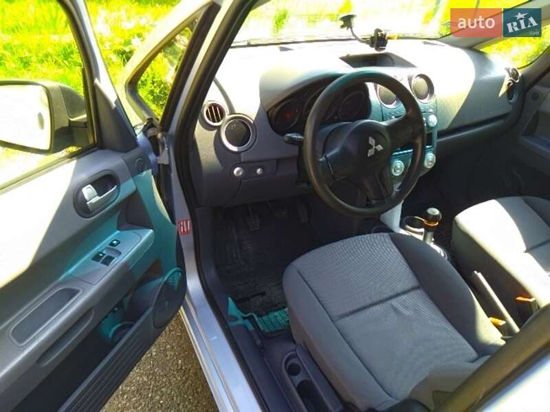 Хэтчбек Mitsubishi Colt 2004 в Каменец-Подольском