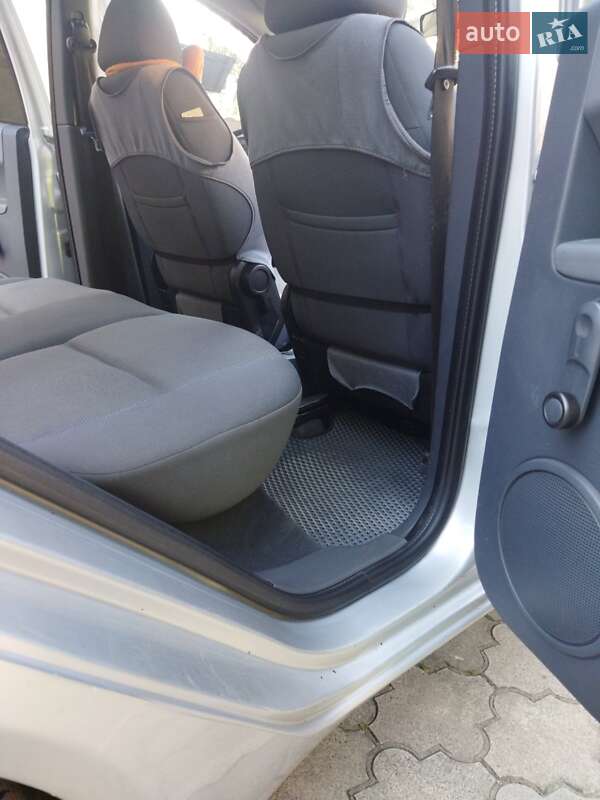 Хэтчбек Mitsubishi Colt 2005 в Киверцах
