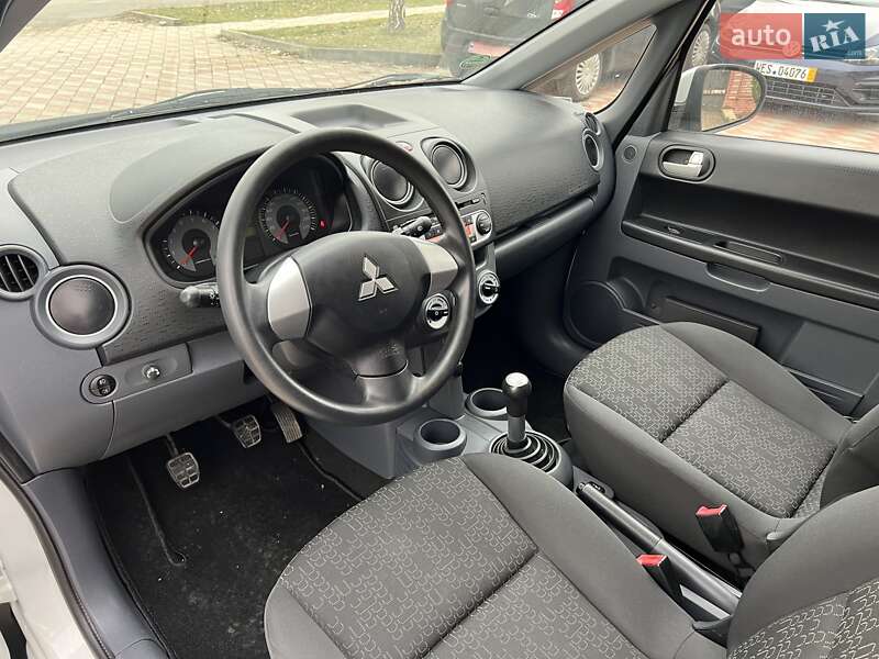 Хэтчбек Mitsubishi Colt 2010 в Черновцах