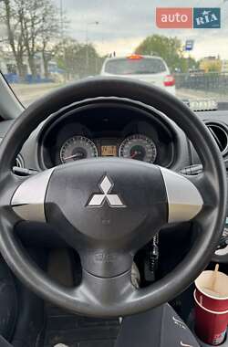 Хэтчбек Mitsubishi Colt 2009 в 