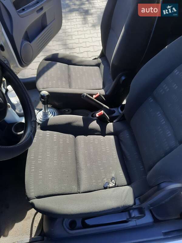 Хэтчбек Mitsubishi Colt 2006 в Киеве
