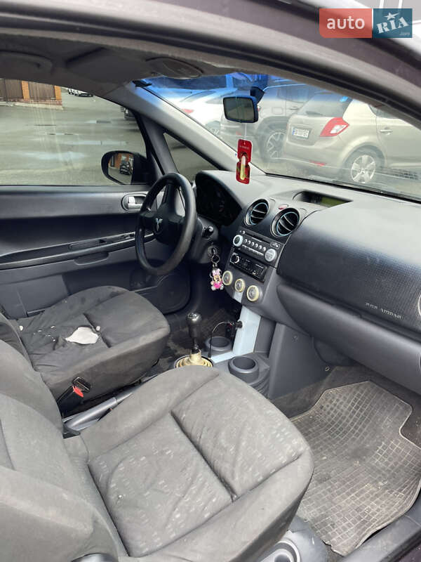 Хэтчбек Mitsubishi Colt 2005 в Новых Петровцах