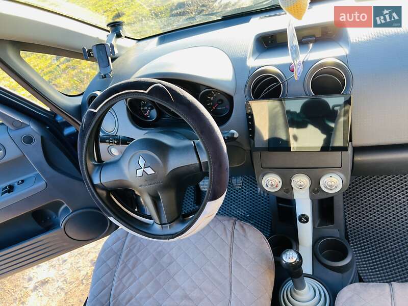 Хетчбек Mitsubishi Colt 2004 в Горохові