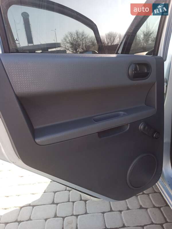 Хэтчбек Mitsubishi Colt 2005 в Староконстантинове
