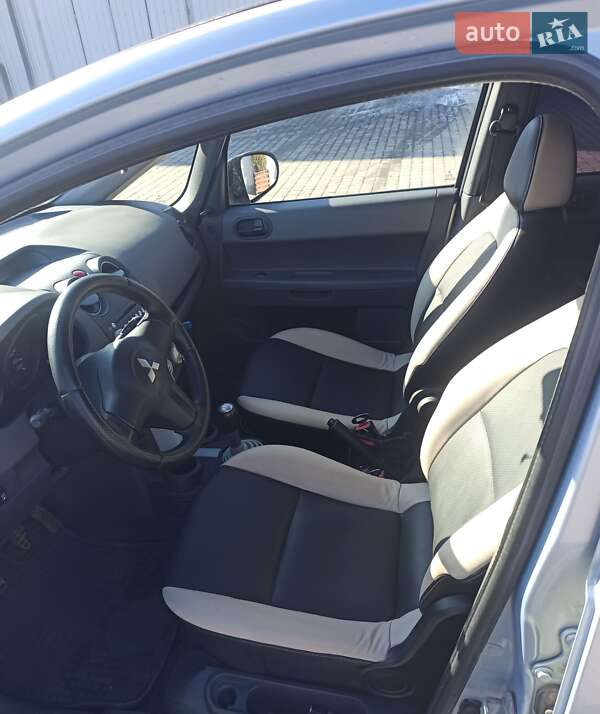 Хэтчбек Mitsubishi Colt 2005 в Староконстантинове