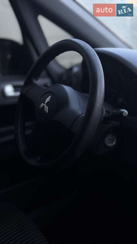 Хетчбек Mitsubishi Colt 2008 в Обухові