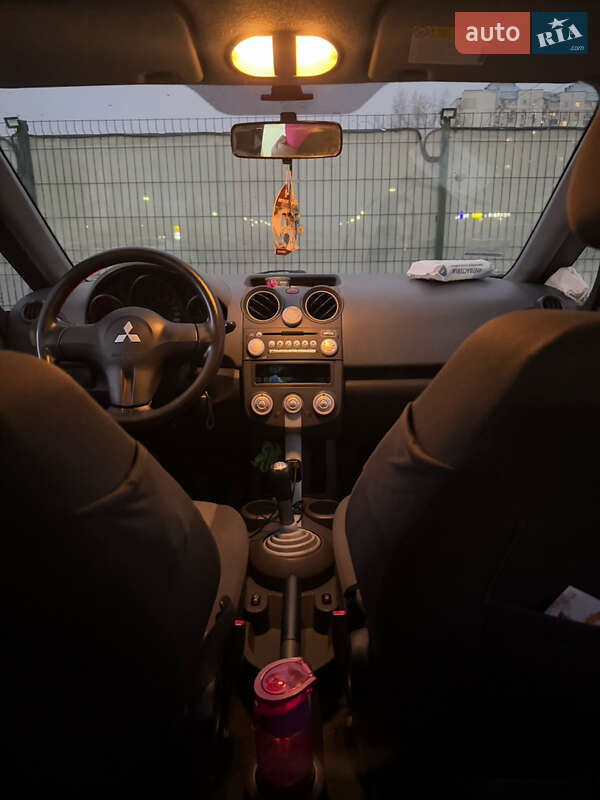 Хэтчбек Mitsubishi Colt 2006 в Киеве