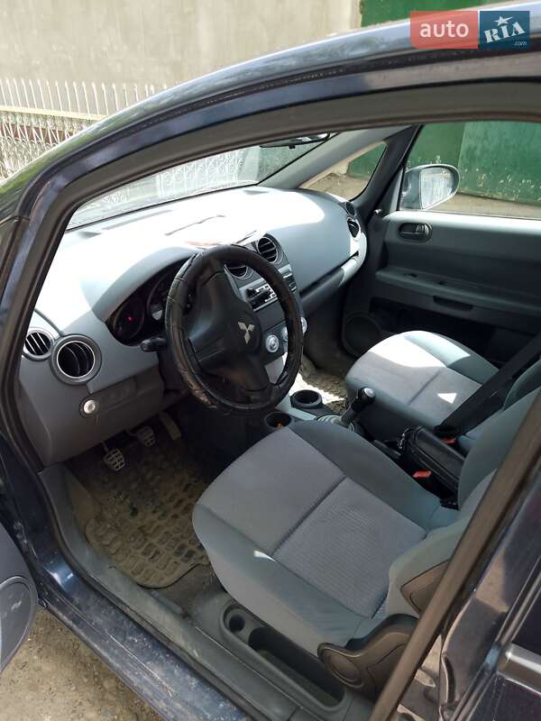 Хетчбек Mitsubishi Colt 2004 в Сокирянах