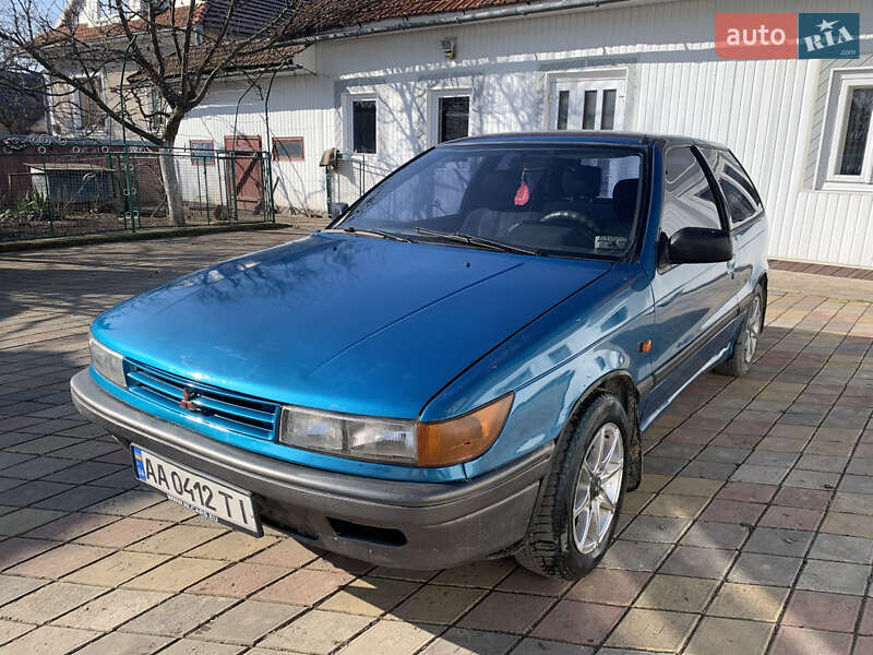 Хэтчбек Mitsubishi Colt 1990 в 