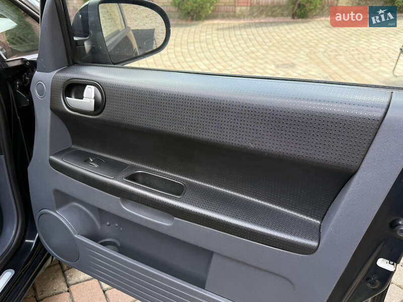 Хэтчбек Mitsubishi Colt 2010 в Черновцах