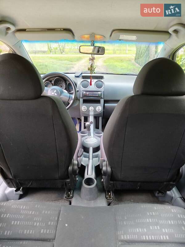 Хэтчбек Mitsubishi Colt 2005 в Новояворовске