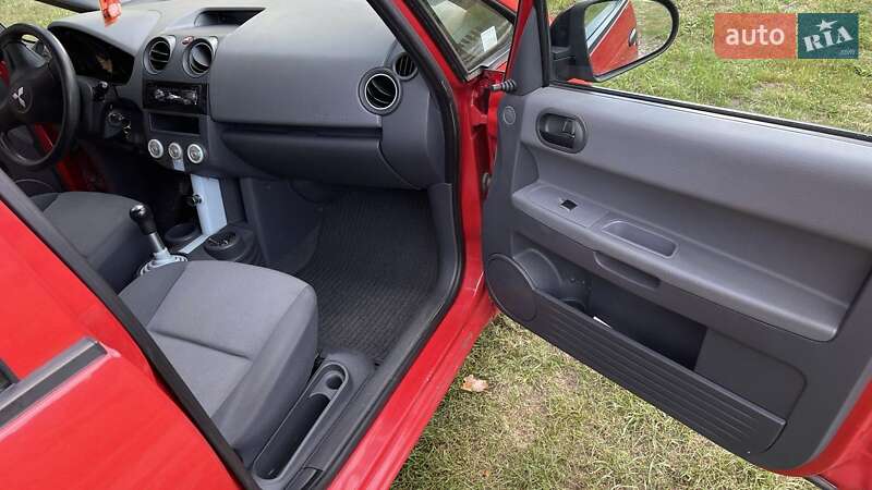 Хэтчбек Mitsubishi Colt 2006 в Александровке