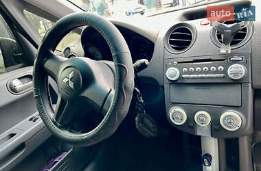 Хэтчбек Mitsubishi Colt 2005 в 