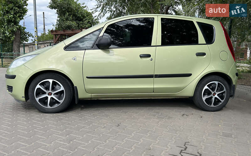 Хэтчбек Mitsubishi Colt 2005 в 