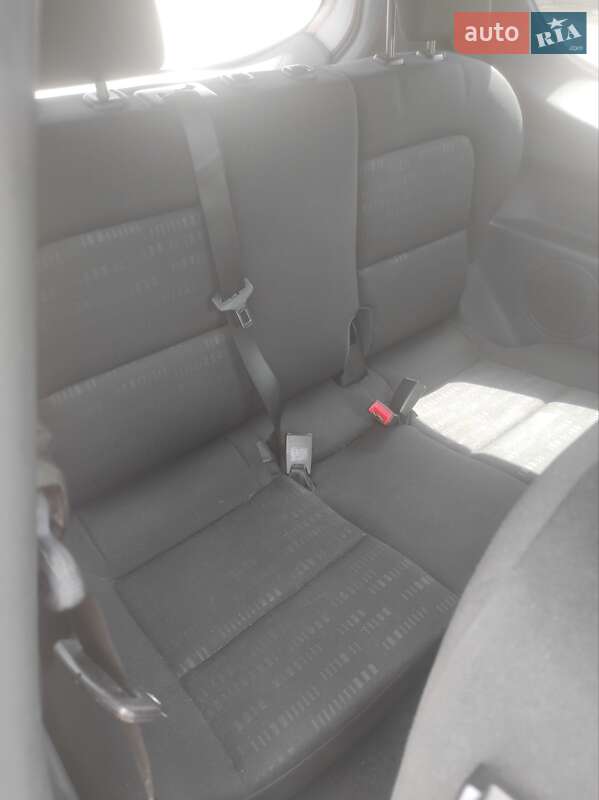 Хэтчбек Mitsubishi Colt 2007 в Остроге фото 9 Хэтчбек Mitsubishi Colt 2007 в Остроге