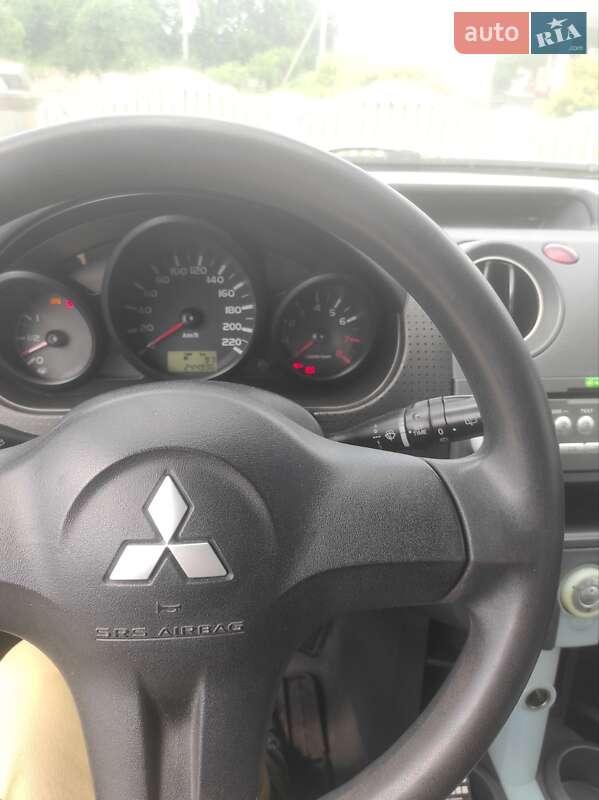 Хэтчбек Mitsubishi Colt 2007 в Остроге фото 10 Хэтчбек Mitsubishi Colt 2007 в Остроге