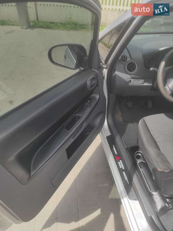 Хэтчбек Mitsubishi Colt 2007 в Остроге фото 14 Хэтчбек Mitsubishi Colt 2007 в Остроге