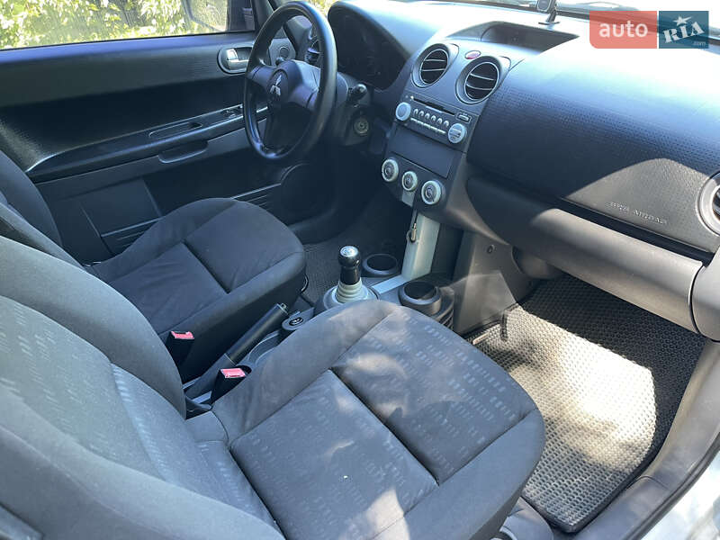 Хетчбек Mitsubishi Colt 2006 в Дніпрі