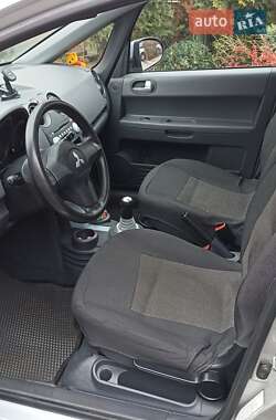 Хэтчбек Mitsubishi Colt 2006 в 