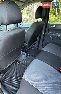 Хэтчбек Mitsubishi Colt 2005 в 