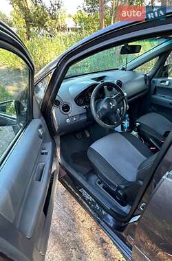 Хэтчбек Mitsubishi Colt 2005 в 