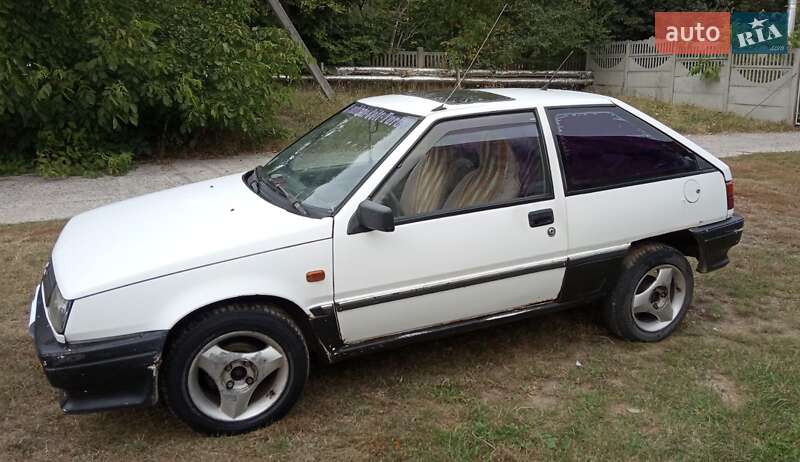 Хэтчбек Mitsubishi Colt 1988 в 