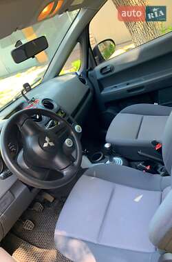 Хэтчбек Mitsubishi Colt 2005 в 