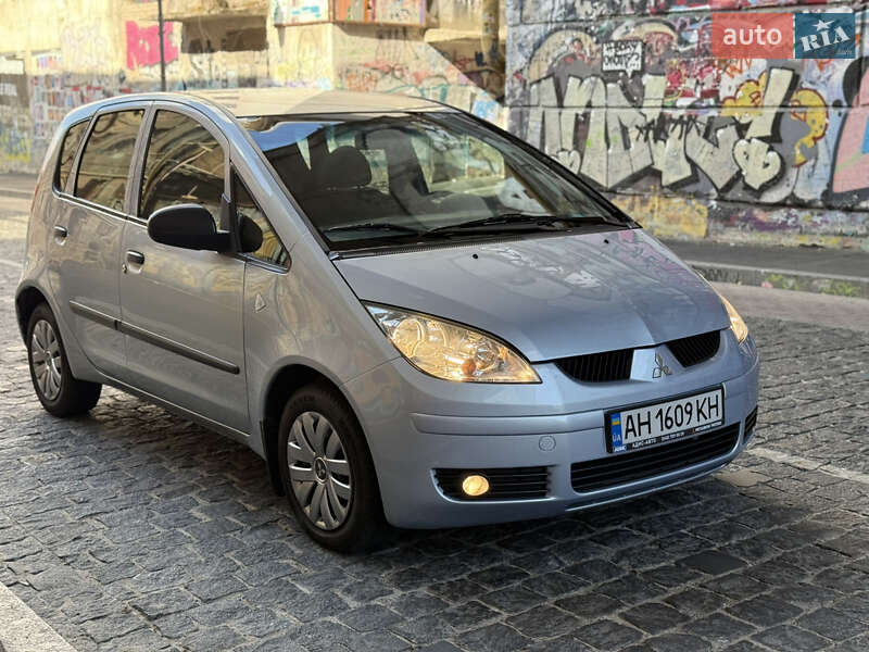 Хэтчбек Mitsubishi Colt 2005 в 