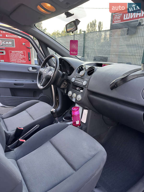 Хэтчбек Mitsubishi Colt 2006 в Киеве фото 5 Хэтчбек Mitsubishi Colt 2006 в Киеве