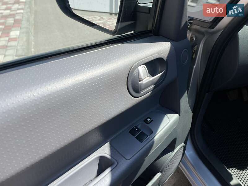 Хэтчбек Mitsubishi Colt 2006 в Днепре
