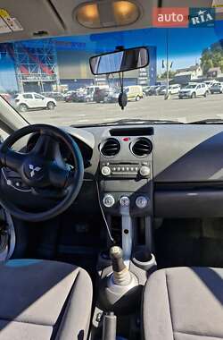 Хэтчбек Mitsubishi Colt 2004 в 