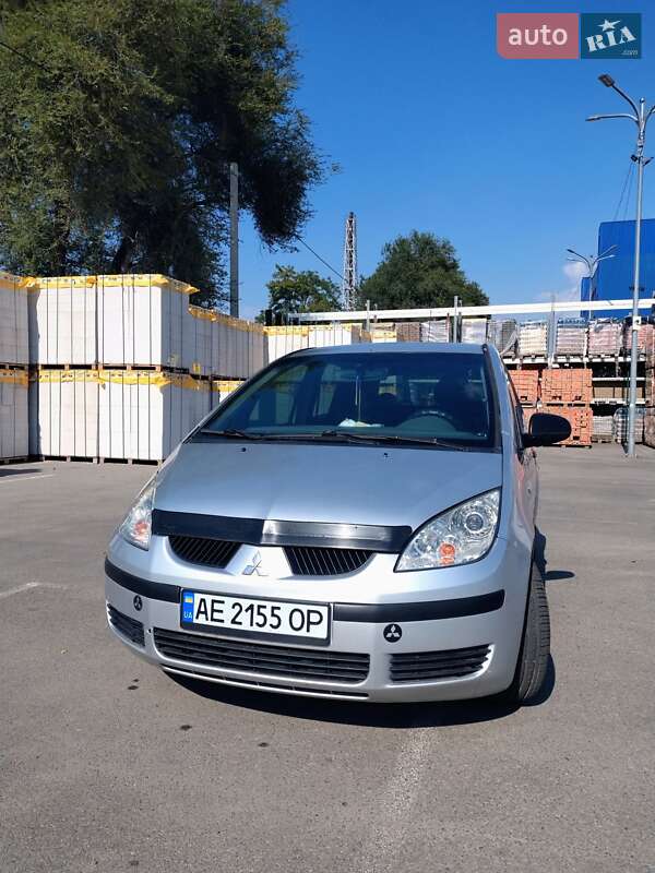 Хэтчбек Mitsubishi Colt 2005 в 