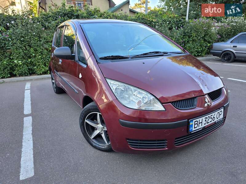 Хэтчбек Mitsubishi Colt 2005 в 
