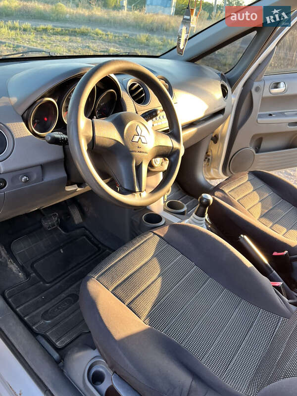 Хэтчбек Mitsubishi Colt 2006 в Сахновщине фото 11 Хэтчбек Mitsubishi Colt 2006 в Сахновщине