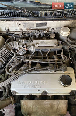 Хэтчбек Mitsubishi Colt 1992 в 