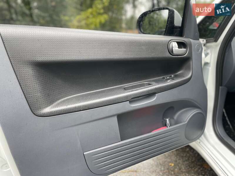 Хэтчбек Mitsubishi Colt 2010 в Киеве