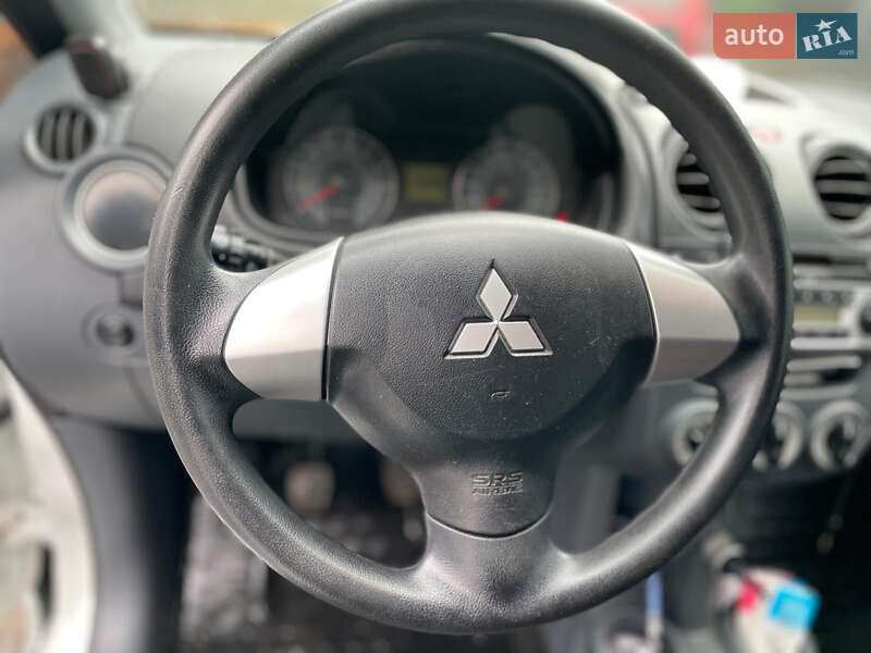 Хэтчбек Mitsubishi Colt 2010 в Киеве