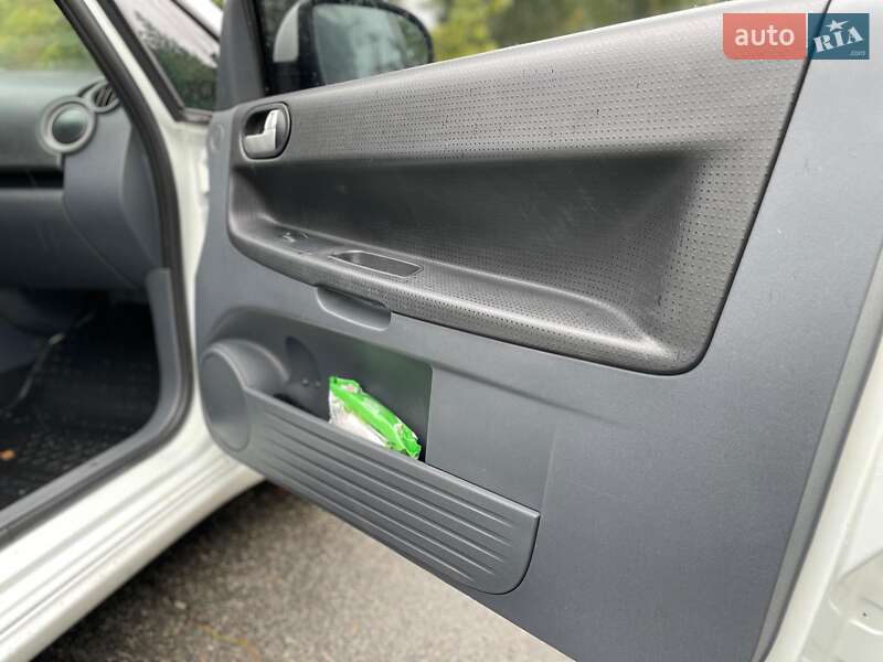 Хэтчбек Mitsubishi Colt 2010 в Киеве