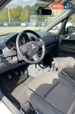 Хэтчбек Mitsubishi Colt 2010 в 