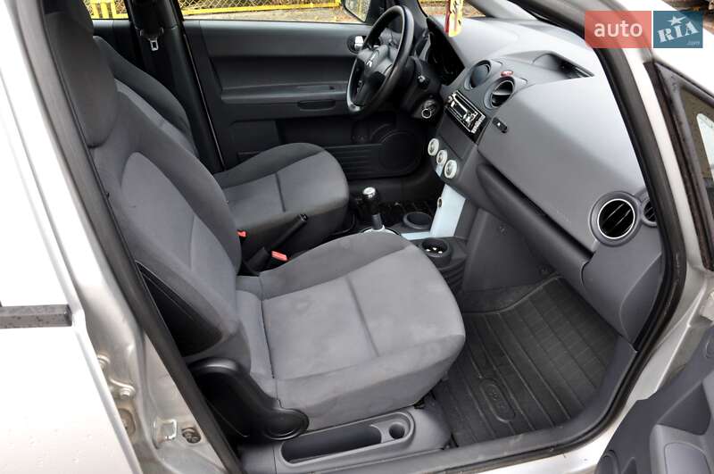 Хэтчбек Mitsubishi Colt 2004 в Львове