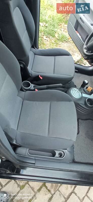 Хетчбек Mitsubishi Colt 2005 в Звягелі