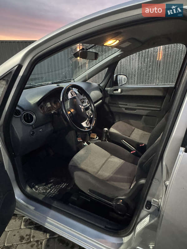 Хетчбек Mitsubishi Colt 2009 в Мукачевому фото 8 Хетчбек Mitsubishi Colt 2009 в Мукачевому