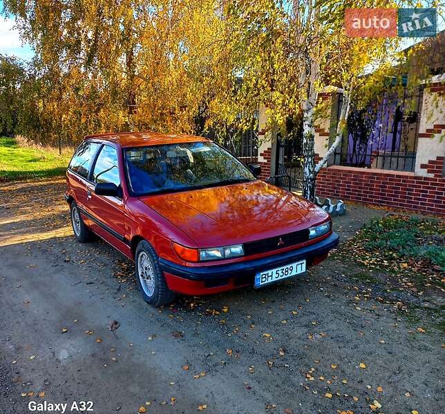 Хэтчбек Mitsubishi Colt 1989 в Белгороде-Днестровском